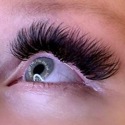 Mega volume lashes