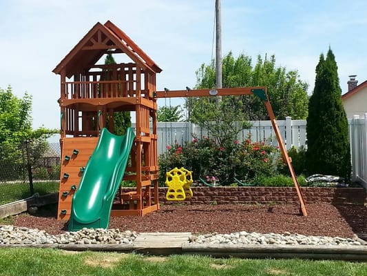 Highlander Deluxe Cedar Swing Set