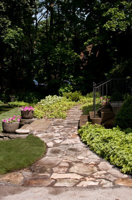 Lawn and Patio Design by Central Service Landscaping