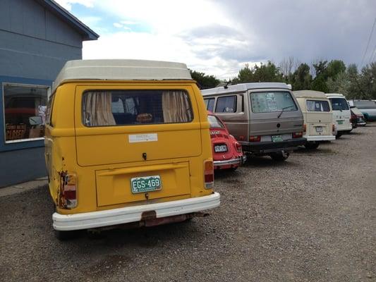 This must be the place! VWs in the front yard.