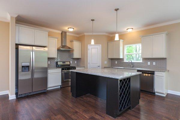 Modern Kitchen with the island you can eat at