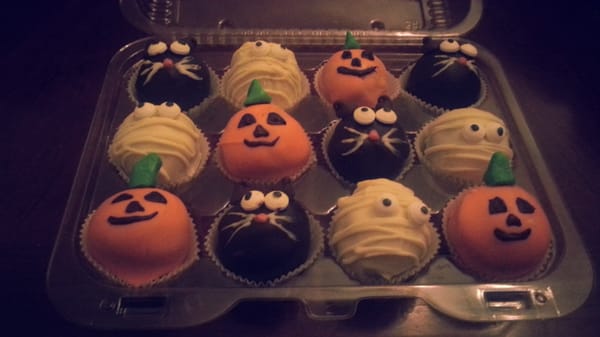 These were some Halloween cakeballs for a Halloween work party.