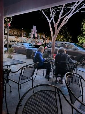 SLICES PIZZARIA (Thomaston, GA) exterior patio seating.