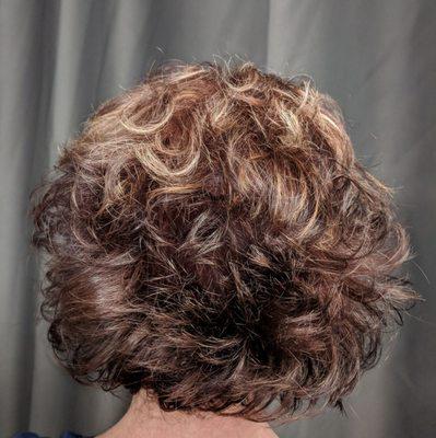 Redbrown coloring with lowlights..... Razored haircut on natural curl