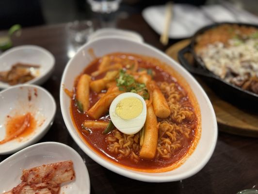 Ddukbokki (with Ramyun Noodles)