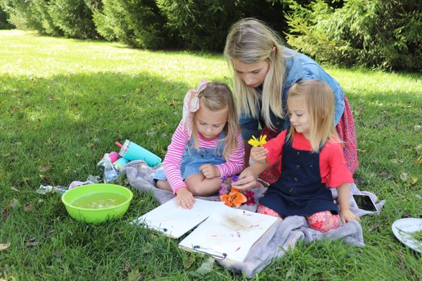 A beautiful family enjoying our popular Art In Nature program