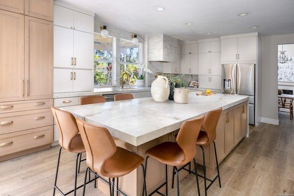 Kitchen remodel by Shelley Sass Designs and Sass Construction and Design
Material: Neolith Himalayan Crystal