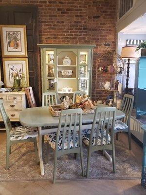 Stunning  China Hutc hand Mid Century Modern table and chairs with 2 leaves. Extends up to a 105". Painted Sage Green and Cream.