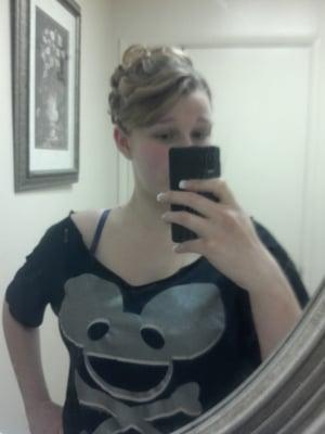 Rida did my hair for prom and it looked AMAZING!!! It only took her 10-15 minutes to do it too! She was fast and GOOD!!