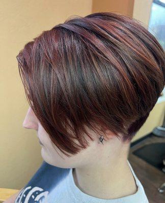 Fall foilage with undercut bob