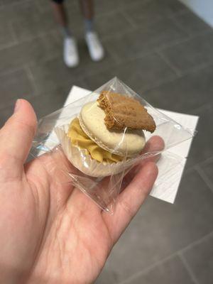 Biscoff macaron