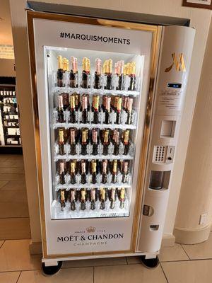 Convenient vending machine