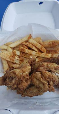 Fish + 3 wing lunch combo