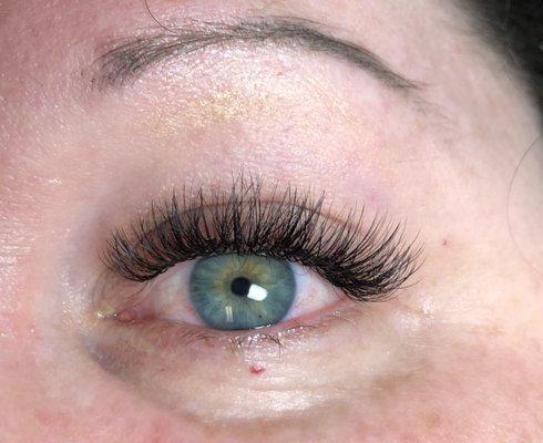 Wispy Volume Lash extensions