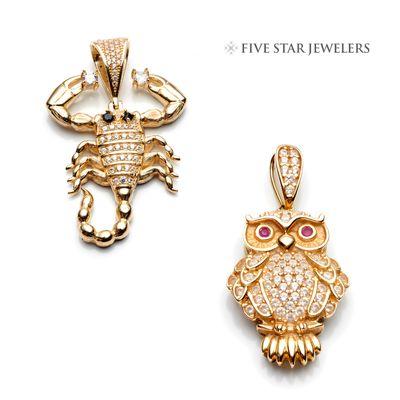 Charms de todos los estilos y todos los tamaños, visita nuestro sitio web www.fivestarjewelers.com para obtener descuentos en tu prenda.