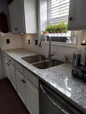 We use Luna Pearl granite for this kitchen.