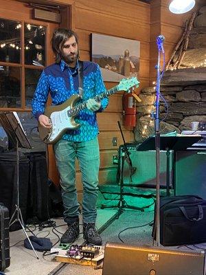 Rob is wearing a beautiful cowboy shirt from Apsara (Portsmouth, NH), with pearl snaps!