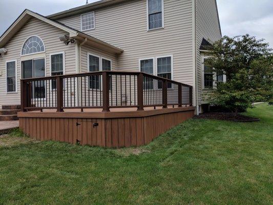 Trex deck with Trex railing, aluminum balusters