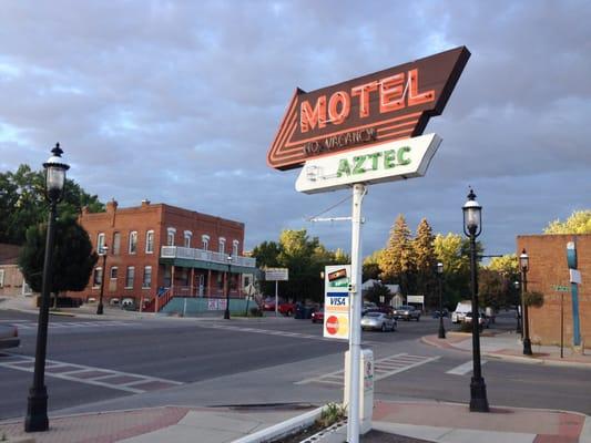 The sign looking from lot to the street.