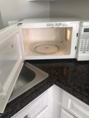 Here you can see a series of before and after of a standard cleaning one of our clients kitchens.