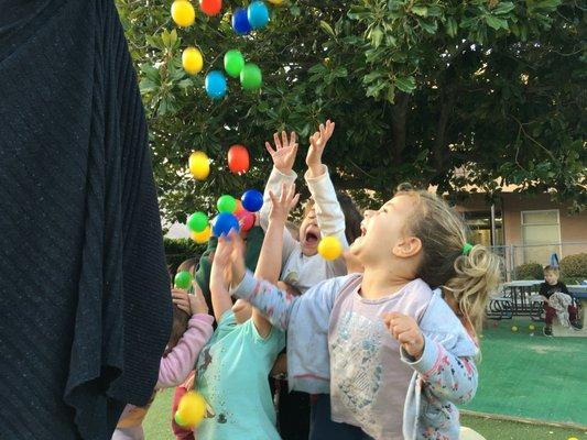 It's raining rainbows at Hummingbird Preschool!