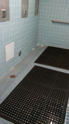 El prado women's showers