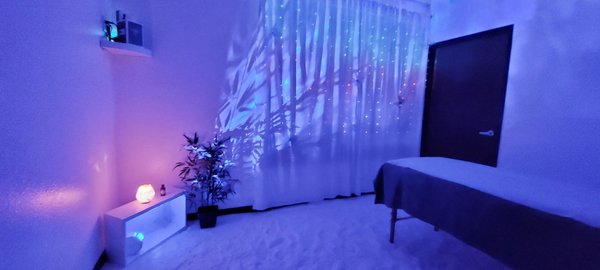 Halo therapy salt room