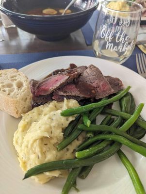 Steak with green beans and mashing potatoes