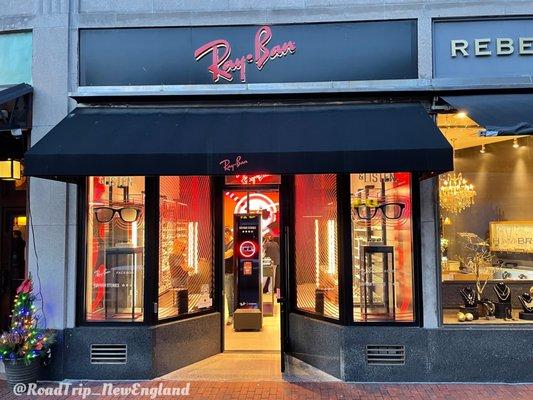 Ray Ban- Harvard Square, Cambridge @RoadTrip_NewEngland