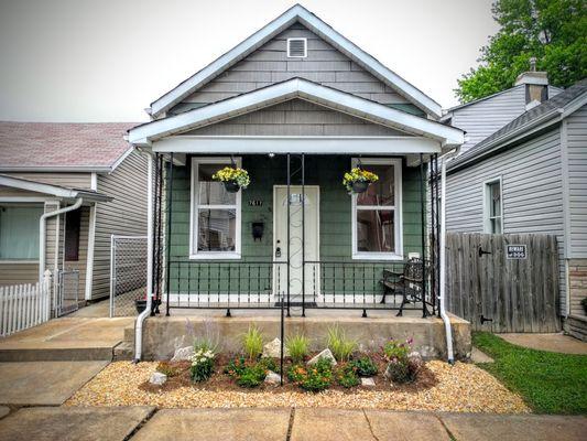 Inviting historic bungalow in the heart of the Carondelet/Patch neighborhood. Original wood floors and trim.