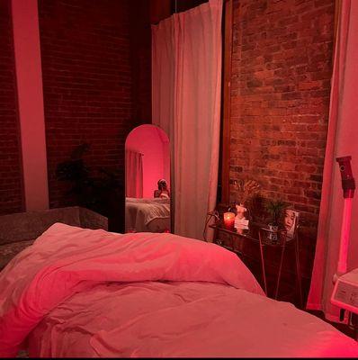 The go-to facial enhancement! Enjoy the amazing benefits of our Red Light LED Therapy, for a full serene experience.