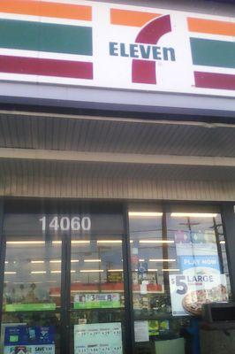 5$ Large Pizza at 7 eleven