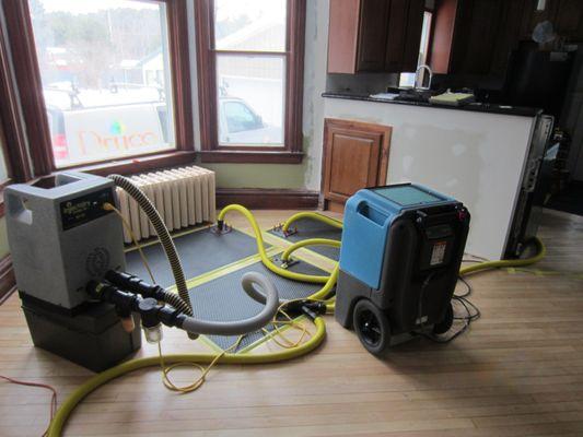 Drying a hardwood floor