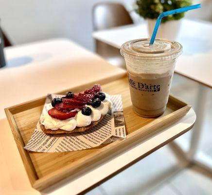 Strawberry croffle and black sesame latte