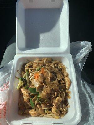 I got the Drunken Noodles and Thai tea to go. Both were delicious! I will definitely be back next time I am nearby.