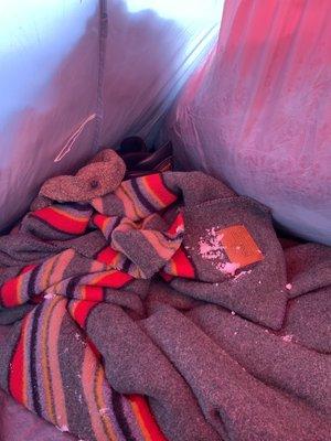 Durable blankets that are very warm at  0 degrees Fahrenheit in a snow covered tent