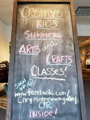 CHRYSANTHEMUM GALLERY offers summer classes for kids in Macon, Georgia.