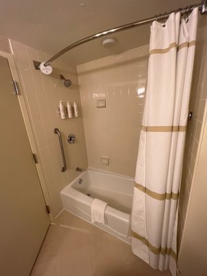 Shower/tub