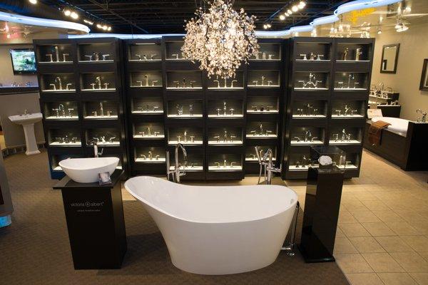 this place has a HUGE showroom with tons of tile, tubs, showers, sinks, and interior design experts to help out!