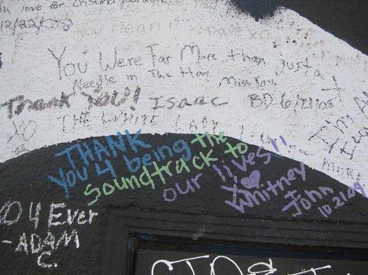 Close up of the Figure 8 memorial wall for Elliott Smith