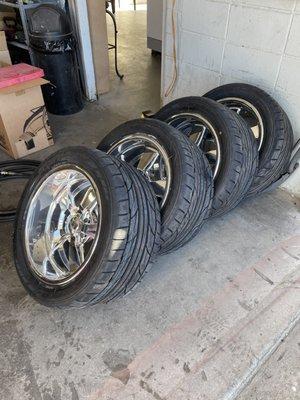 custom wheels with beefy tire set up