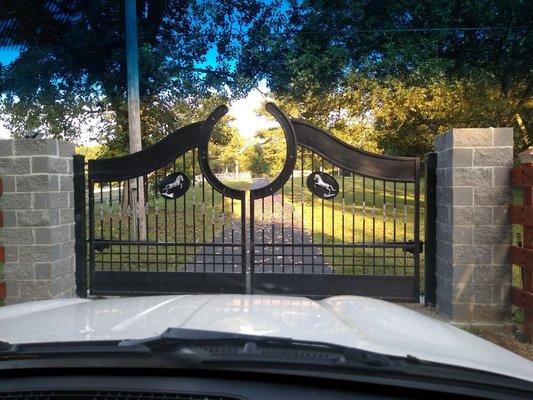 We make this gate base on a picture tha customer provide