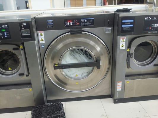 One of Five EIGHTY POUND washers in Houston and ONLY one this new (2016 model)