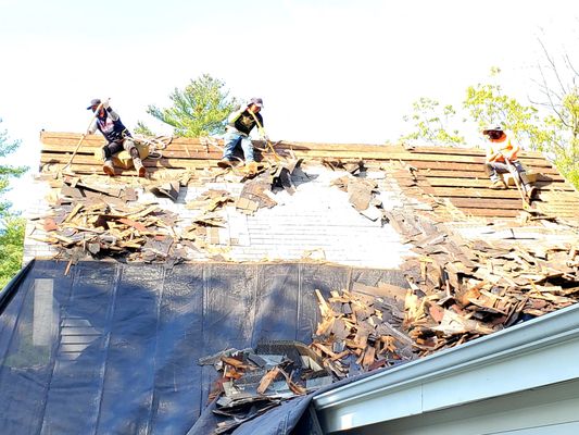 Manchester, NH. Full Owens Corning Roof Replacement with new plywood decking layover. Owens Corning TRUDefinition Duration Onyx Black