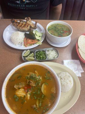 Caldo de res y caldo de pollo sabrosos los dos