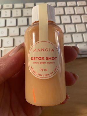 Detox Shot: ginger, lemon and cayenne pepper