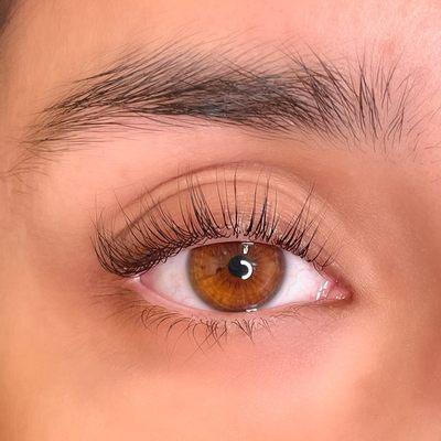 Lash Lifts to the natural eyelashes, for a natural low maintenance look and service.