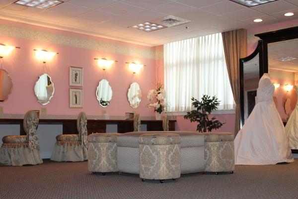 Beautiful & Spacious Bridal Dressing Suite