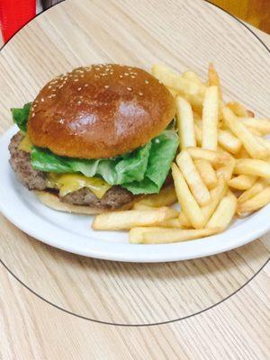 Cheese burger with fries