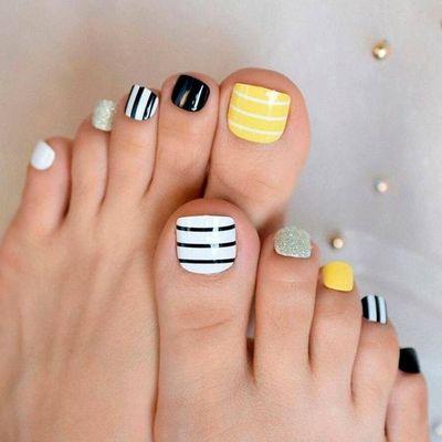 We invite you to sit back, relax and savor your day with our pedicure services.